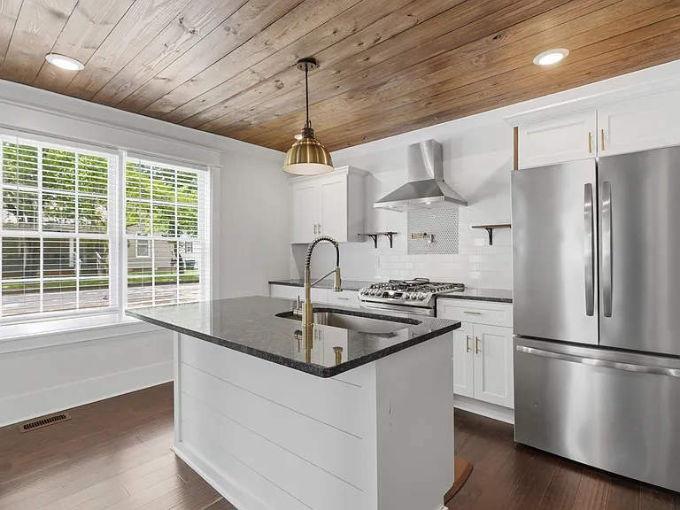 208 Beirne Ave NW — Photo 1