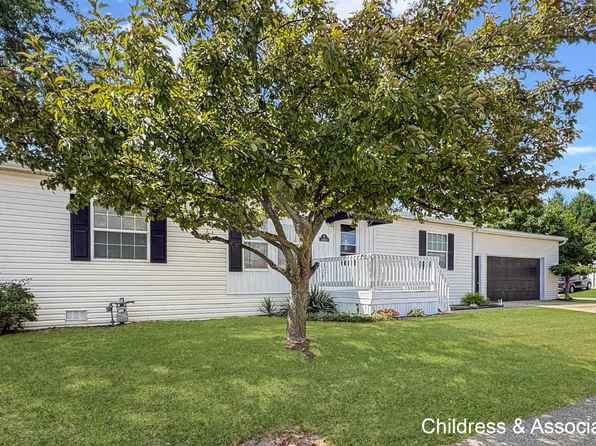 13813 Shamrock Ln NE, Cedar Springs, MI 49319