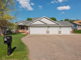 817 Green Acre Ct, Belle Plaine, MN 56011