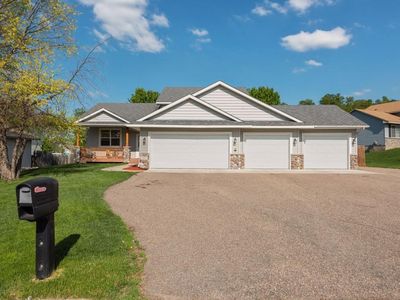 817 Green Acre Ct, Belle Plaine, MN, 56011