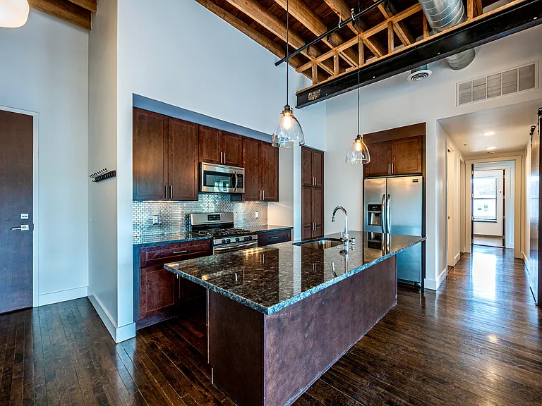 922 N Main St #212 — Photo 2