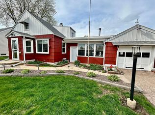 2911 11th Ave #B, Moline, IL 61265