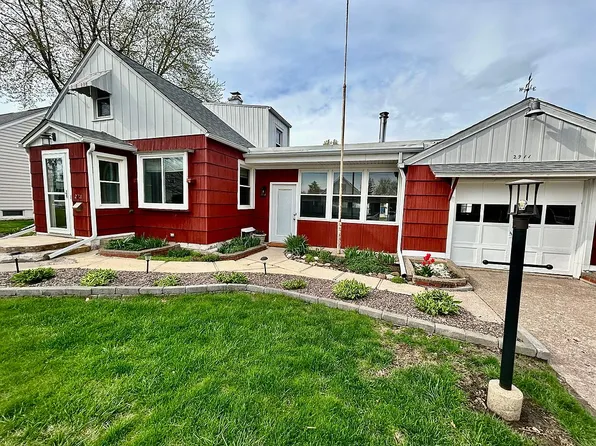 2911 11th Ave #B, Moline, IL 61265