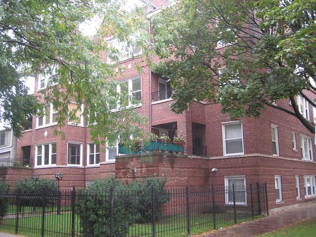 1st image of 3343 W Ainslie St APT 2