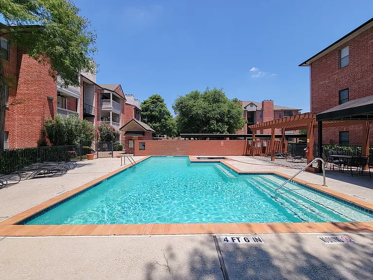 4041 Drake St #116 — Photo 3