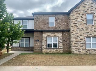 1311 N Corsica Dr, Fayetteville, AR 72704