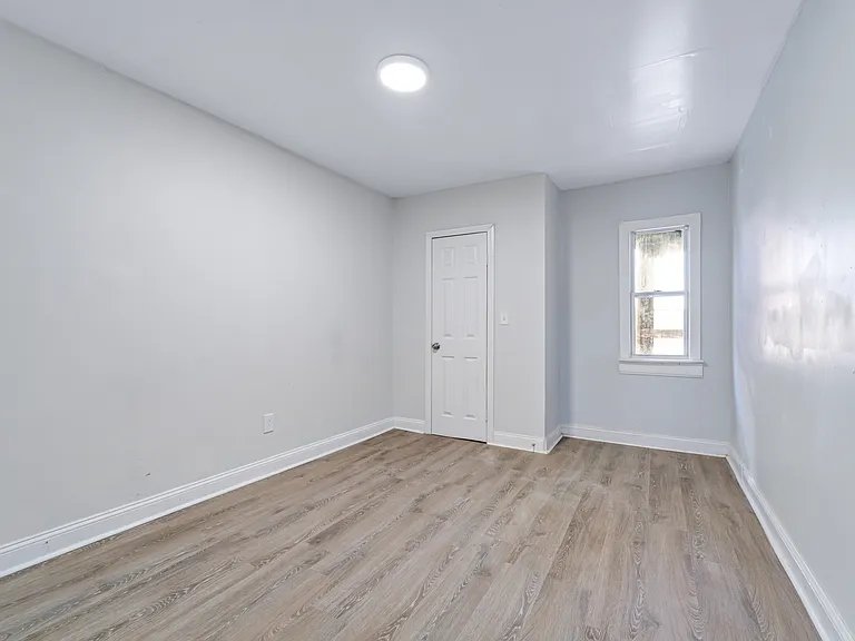 683-685 State St #3 — Photo 9