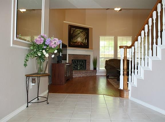 3rd image of 5712 Southampton Dr