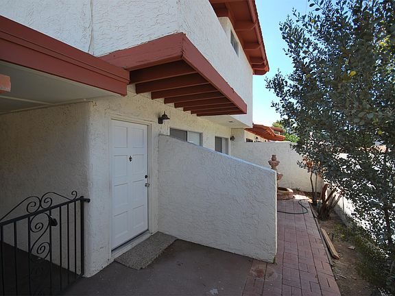 3rd image of 1932 E Orange Dr