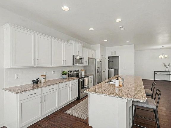 3rd image of 47 Prairie St