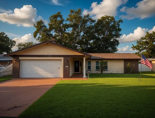 1648 Summerdale Dr S — Photo 1