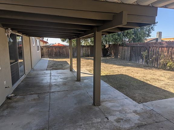 3rd image of 41772 Laurie Ln