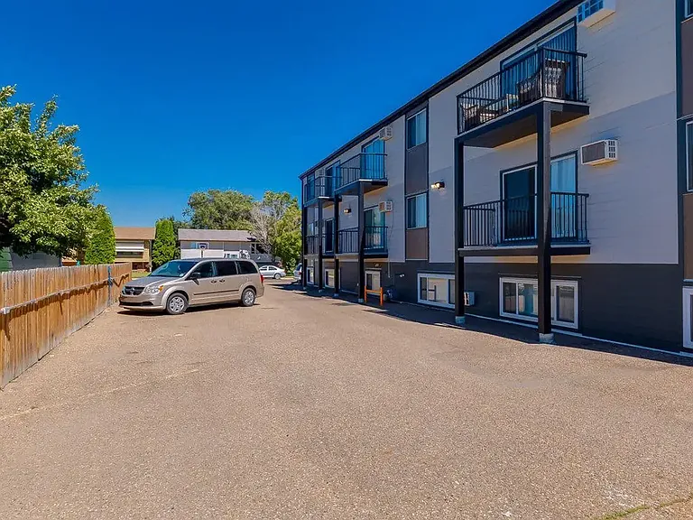 42 Campbell Cres SE #102 — Photo 27