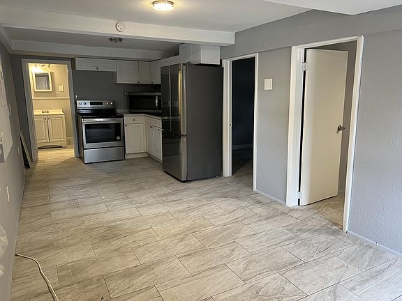 2nd image of 1015 Drew St