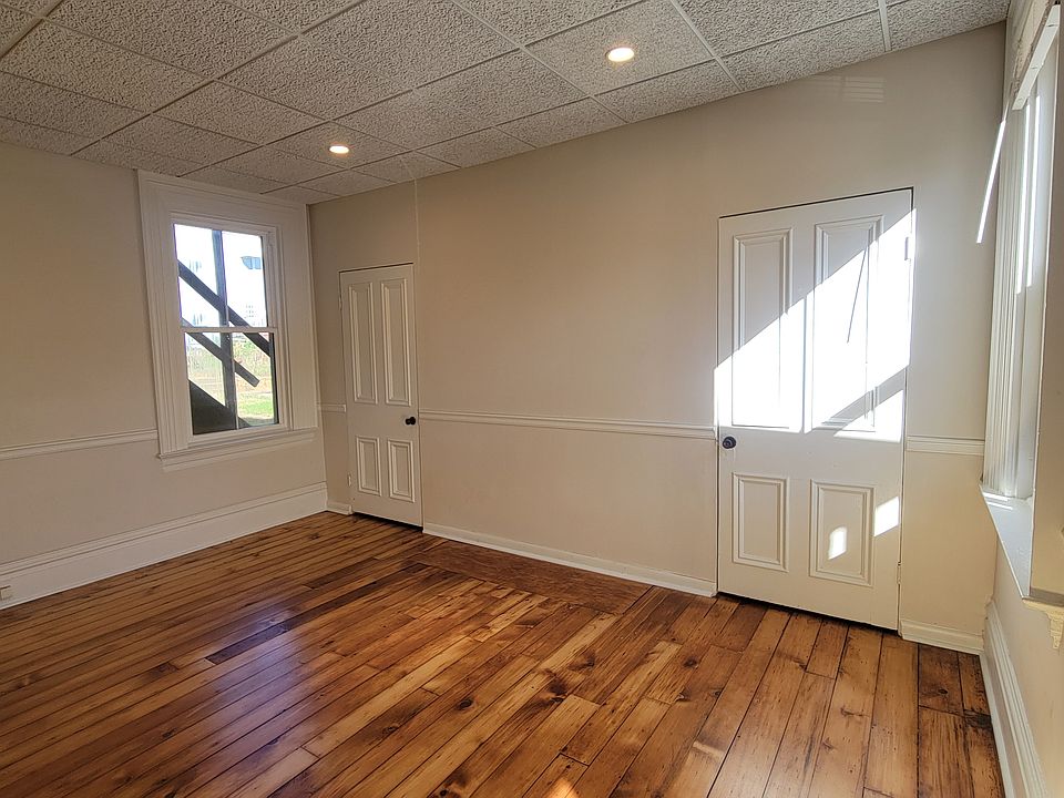 Bedroom, floors newly refinished