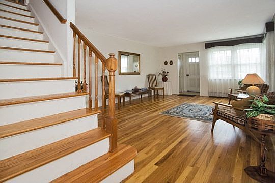5th image of 38 Colonial Ave