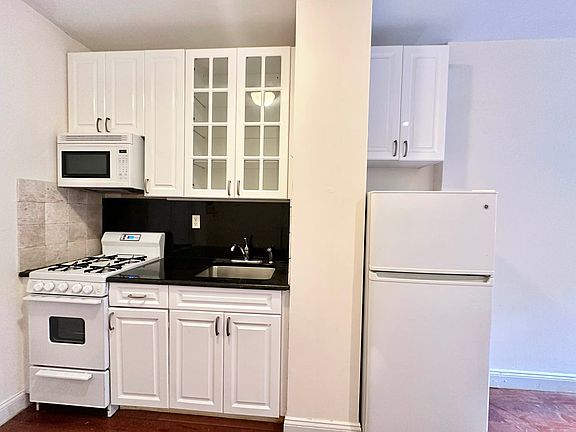 4th image of 106 Charles St #1T