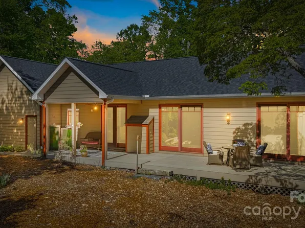 411 Alta Cir, Laurel Park, NC 28739