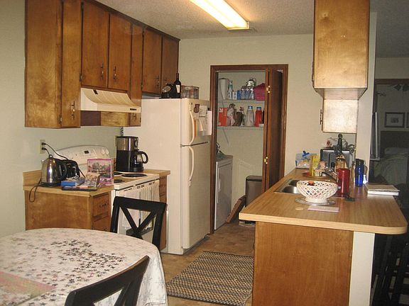 4th image of 1338 Charlotte St