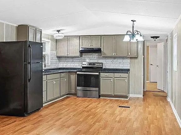 3rd image of 6771 Ridgewood Ct