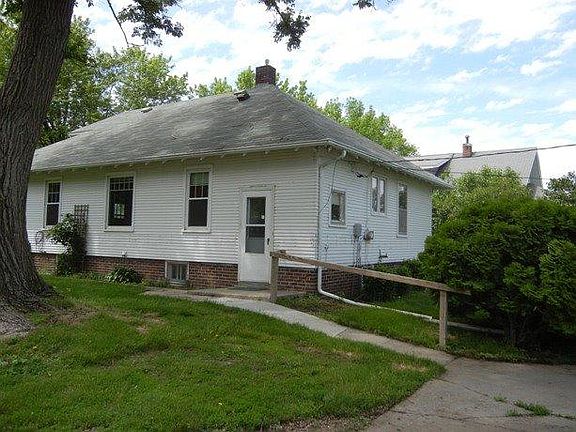 4th image of 305 Campbell St