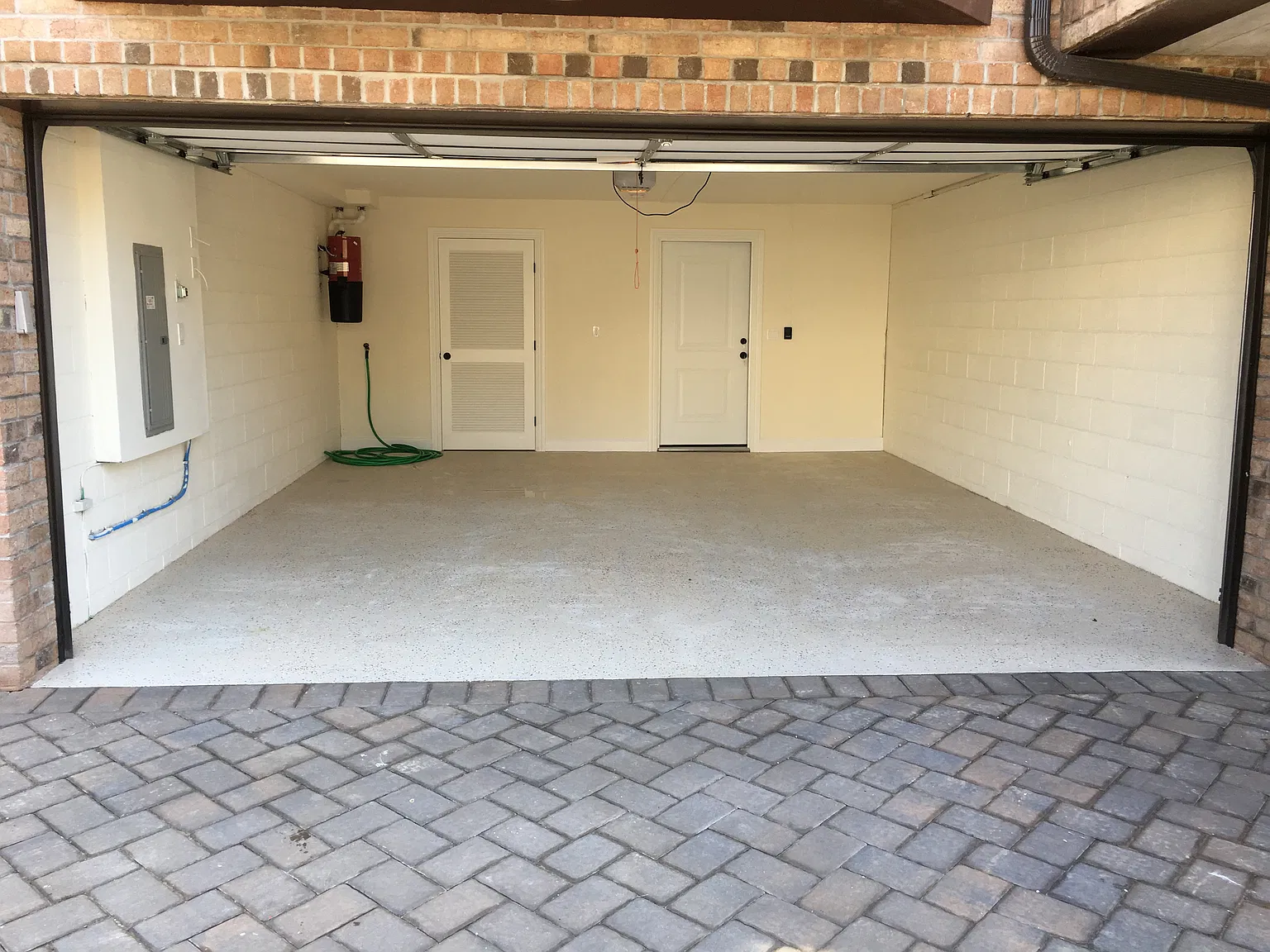 3 bed, 3.5 bath, 2900 sqft, $5,200 — Photo 2