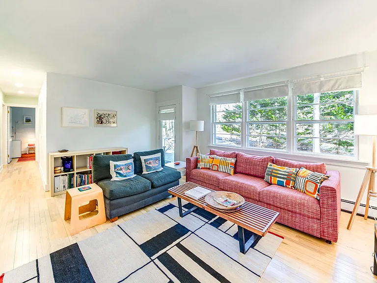 38 Woodbine Dr — Photo 5