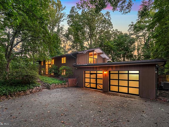 2nd image of 8545 Pineway Ct