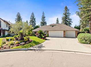 9093 N Cherryhill Ln, Fresno, CA