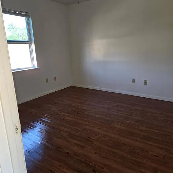 1605 Saunders St — Photo 1