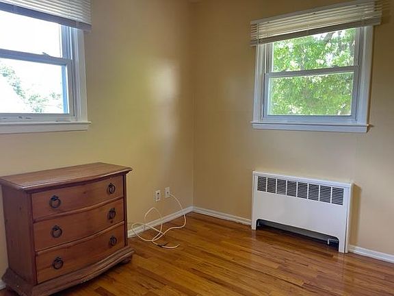 3rd image of 715 Tulip Ave