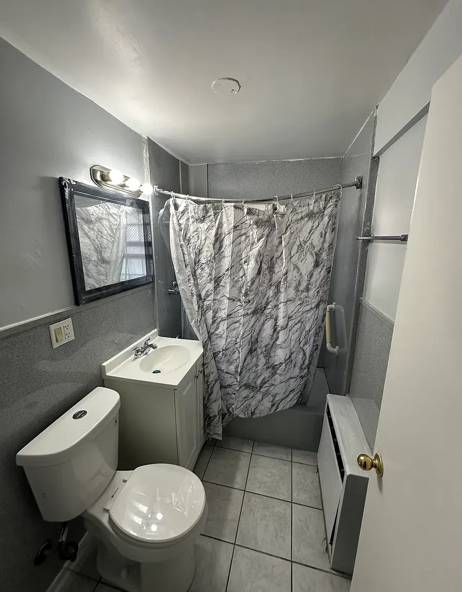 2443 S 50th Ave — Photo 2