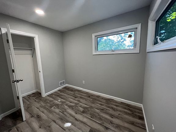5th image of 188 Sterling St