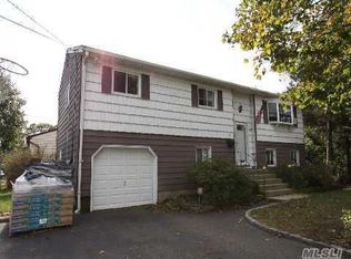 6 Chenango Dr, Bay Shore, NY 11706