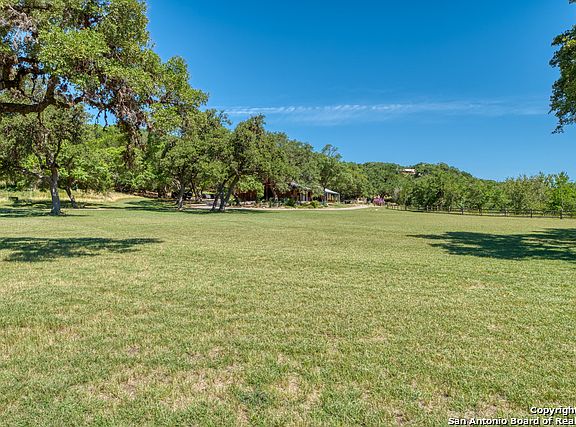 3rd image of 776 Mountain View Ln