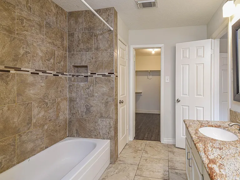 4922 Bridgemont Ln — Photo 14