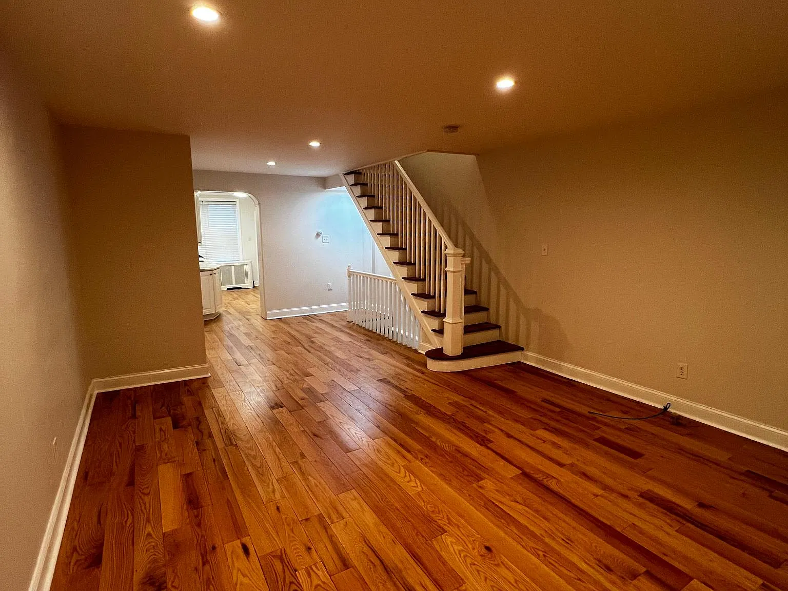 3 bed, 1100 sqft, $2,500 — Photo 3