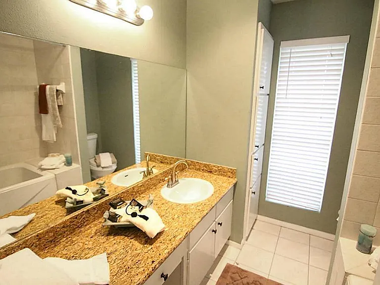 5550 N Braeswood Blvd #136 — Photo 9