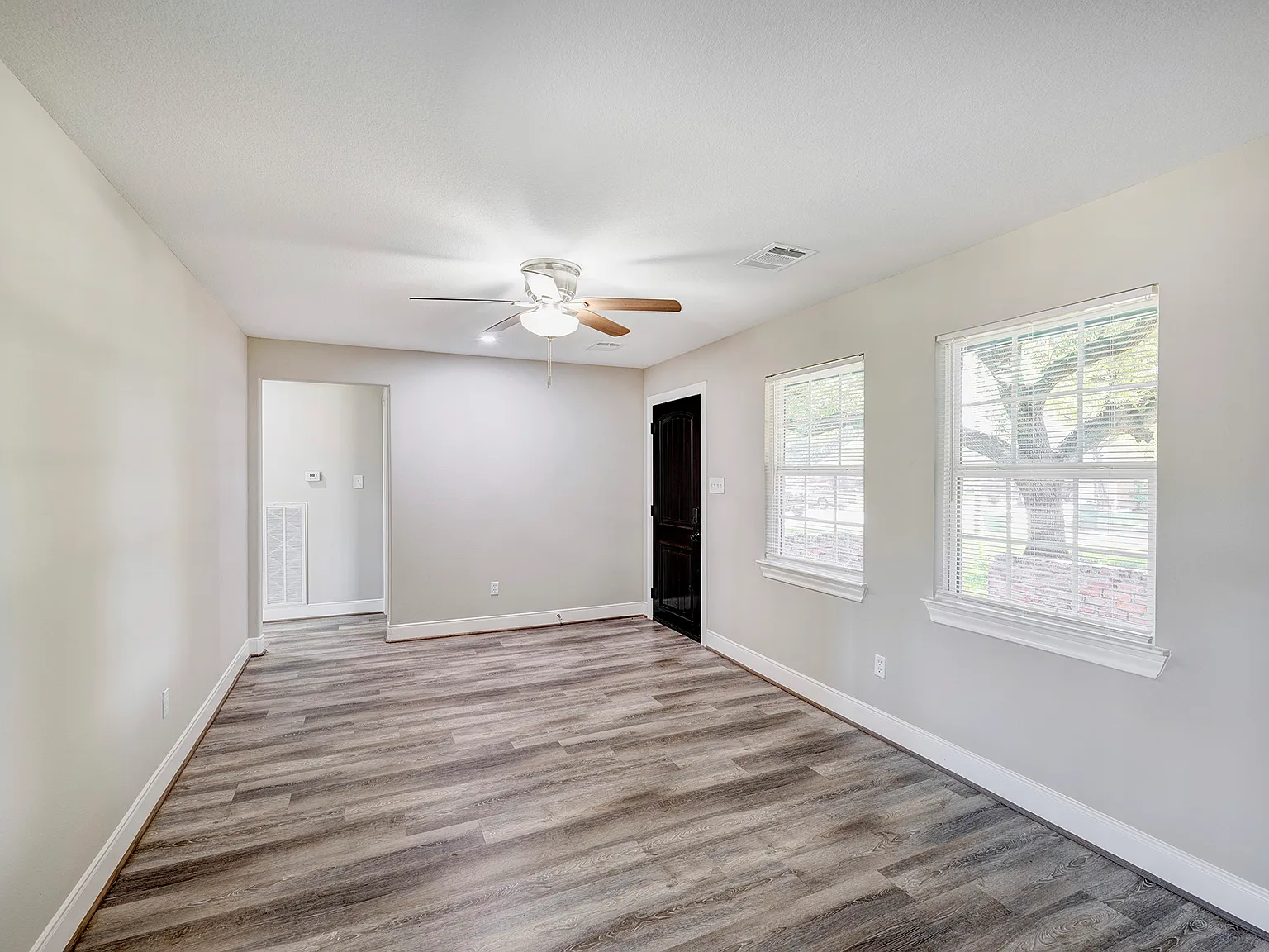 3 bed, 2.0 bath, 1663 sqft, $2,200 — Photo 4