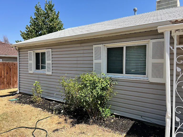 1124 Victor St — Photo 3