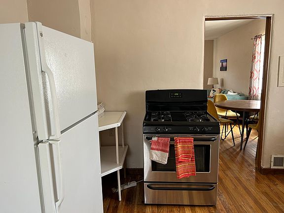 5th image of 412 W Lincoln Ave