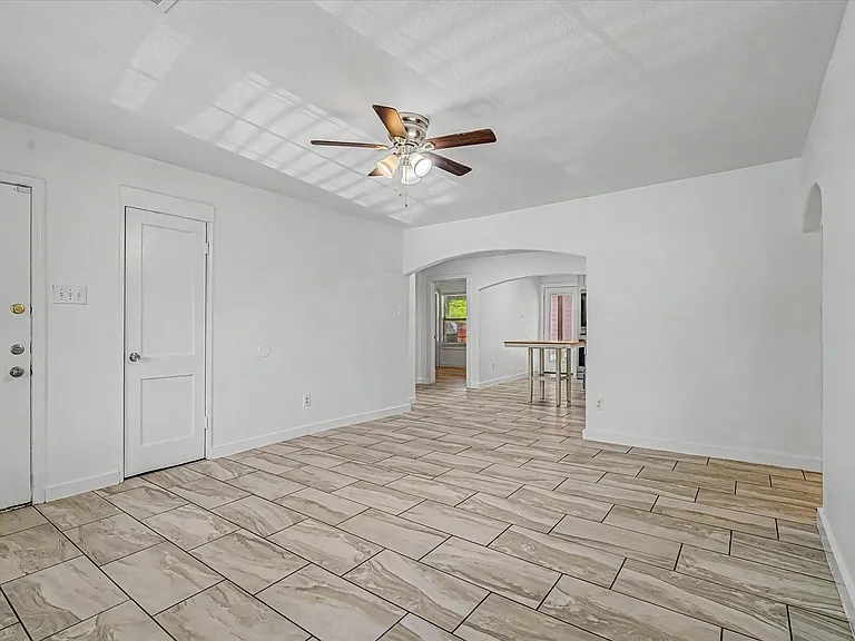 8159 Glenhollow Dr — Photo 6