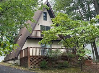 240 Sunset Cir, Cross Junction, VA 22625