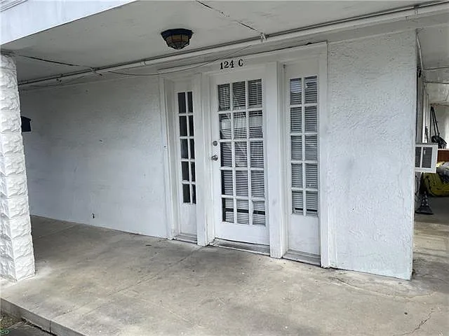 124 N Genois St #C — Photo 2