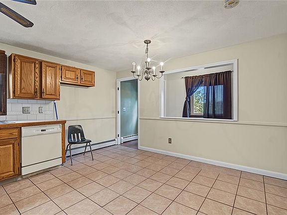 4th image of 29 Stillwater Ave