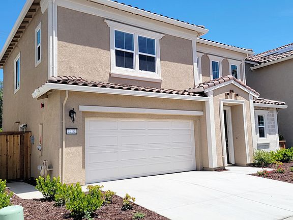 2nd image of 4404 Sierra Pine Way