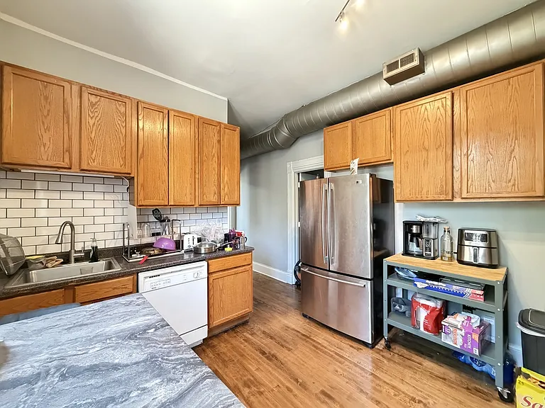 1058 N Rockwell St #2 — Photo 4