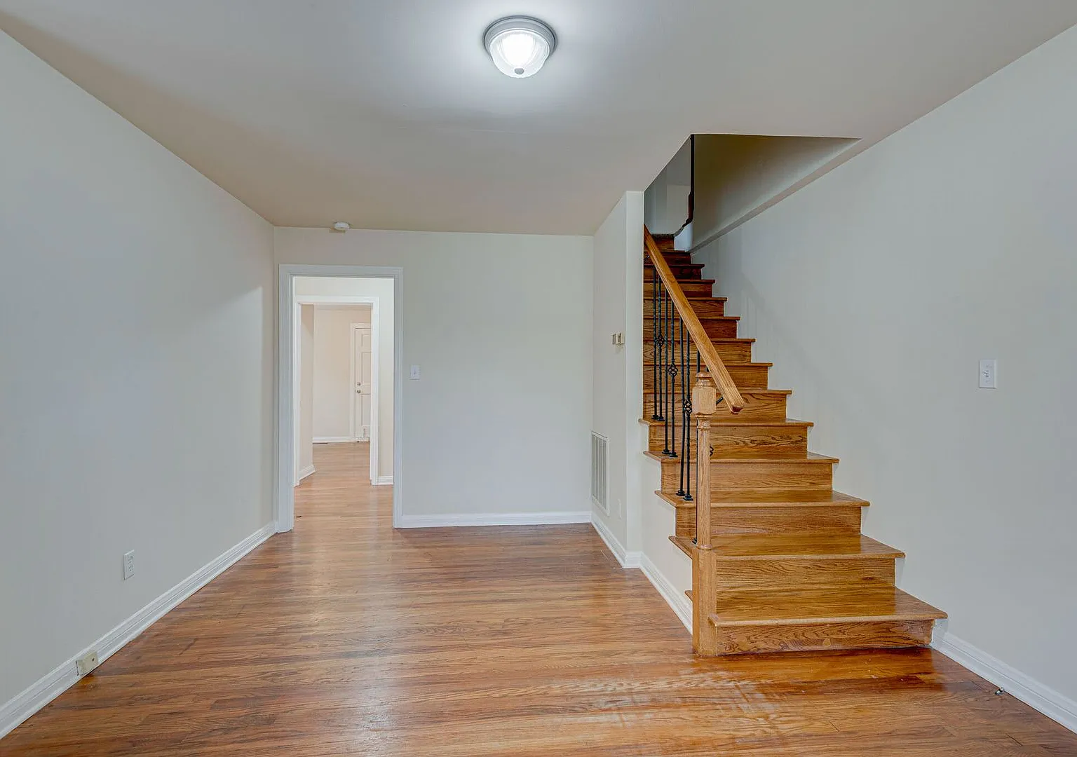 3bed 2bath West End Duplex — Photo 4