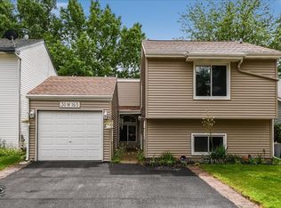 30W165 Maplewood Ct, Warrenville, IL 60555