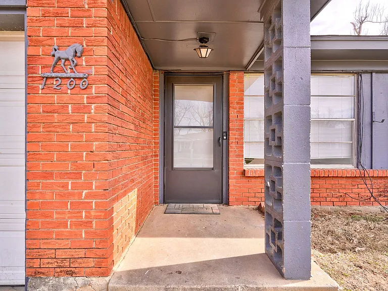1200 McDonald Dr — Photo 2